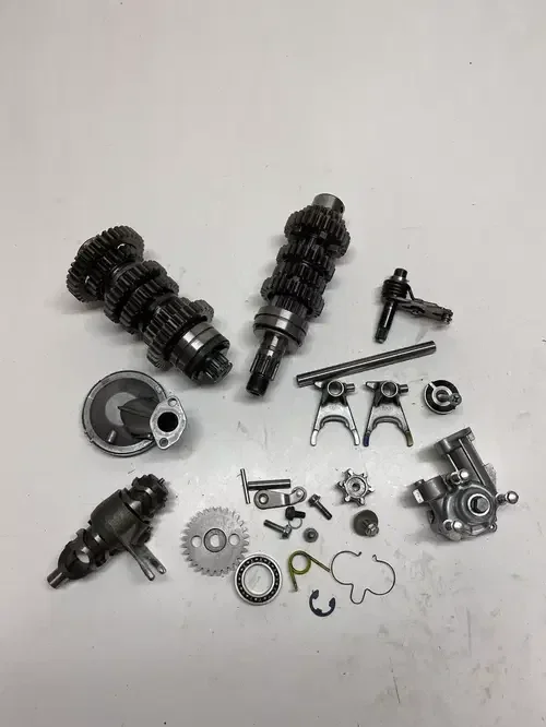 2001 01 NINJA EX 500 R MINT 995 MILES TRANS TRANSMISSION FORK SHAFT OIL PUMP