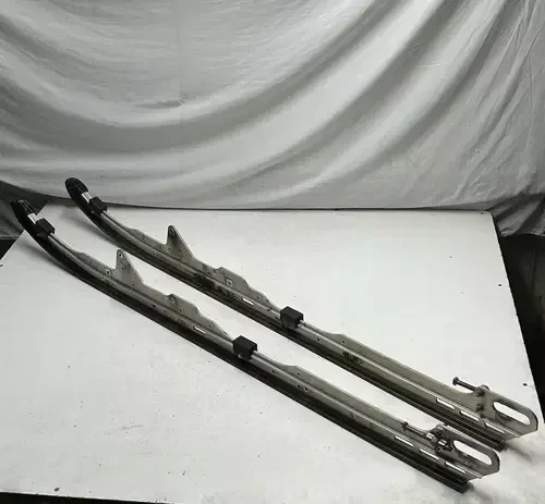 2004 04 Ski-doo Summit 800 Highmark 151″ OEM LOT GOOD Skid Rails Adjuster Rubber