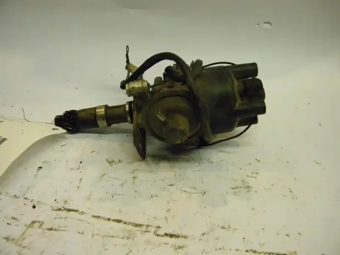 Distributor MAZDA 626 1982 – MRK26104