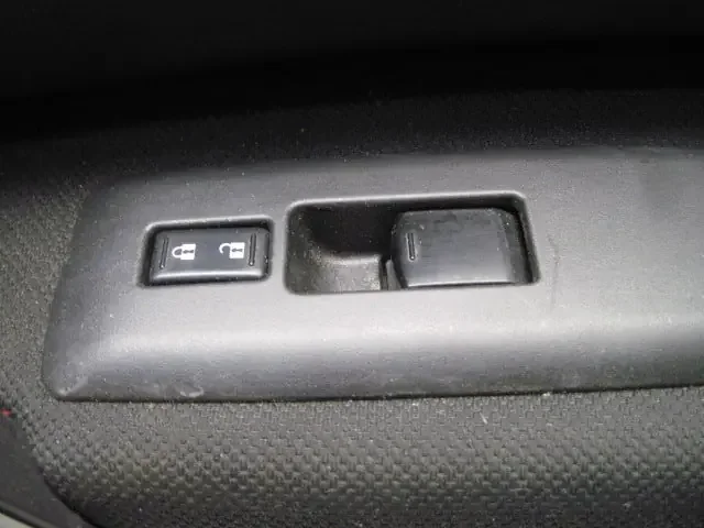 FRONT DOOR TRIM PANEL Nissan Rogue 2009 09 – 742450