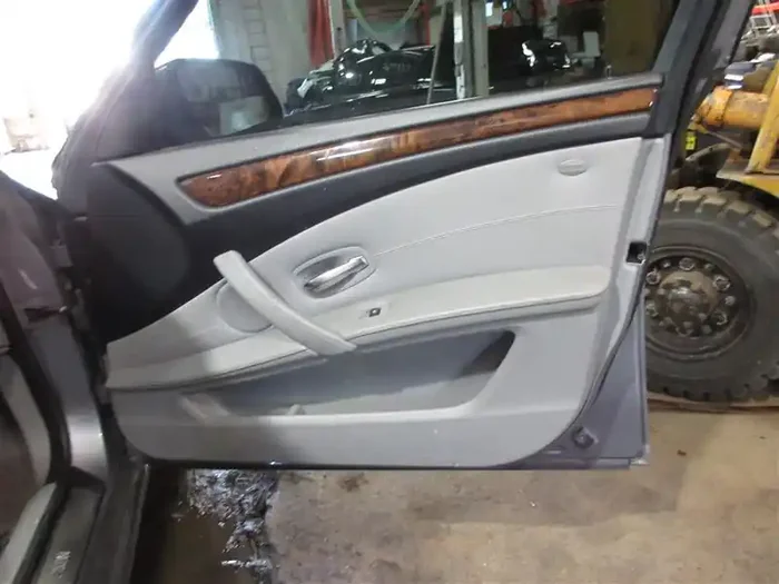 FRONT INTERIOR DOOR TRIM PANEL BMW 528i 2010 10 – 1084581