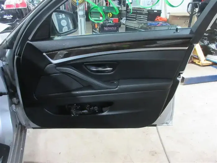 FRONT INTERIOR DOOR TRIM PANEL BMW 528i 2013 13 – 1030957