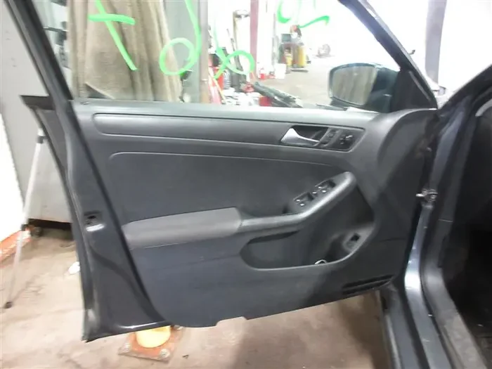 FRONT INTERIOR DOOR TRIM PANEL Volkswagen Jetta 2012 12 – 1089071
