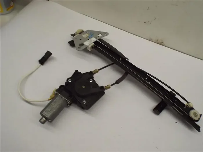 FRONT WINDOW REGULATOR Durango Dakota 2000 00 2001 01 02 03 04 Right – MRK211855