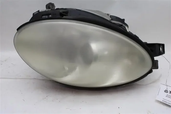 HEADLIGHT LAMP ASSEMBLY R320 R350 R500 R63 06 07 08 09 10 Left – 1093575