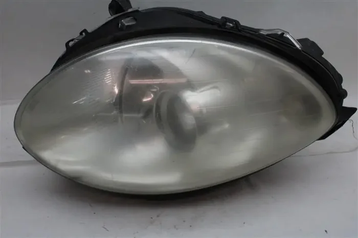 HEADLIGHT LAMP ASSEMBLY R320 R350 R500 R63 06 07 08 09 10 Right – 1093613