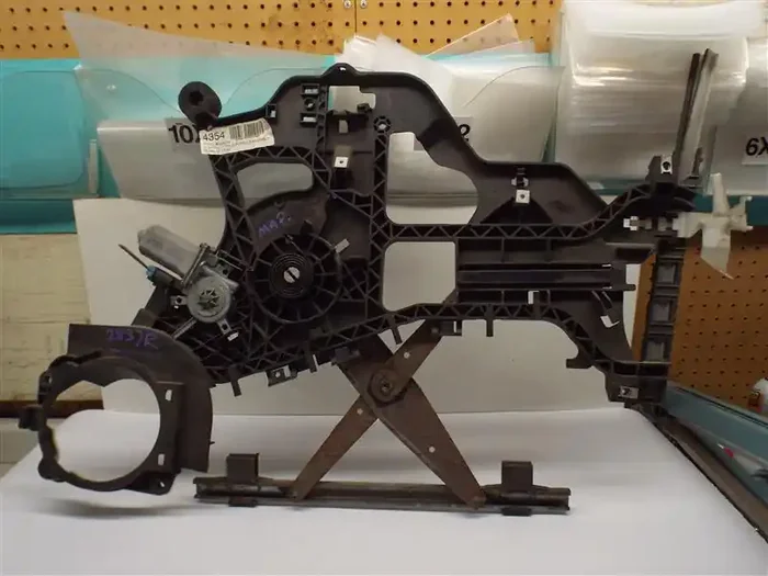 [INVENTORYCAR_YEAR_MAKE_MODEL] FRONT DOOR WINDOW REGULATOR Right – MRK208151