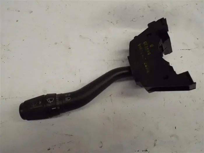 [INVENTORYCAR_YEAR_MAKE_MODEL] TURN SIGNAL SWITCH – MRK205604