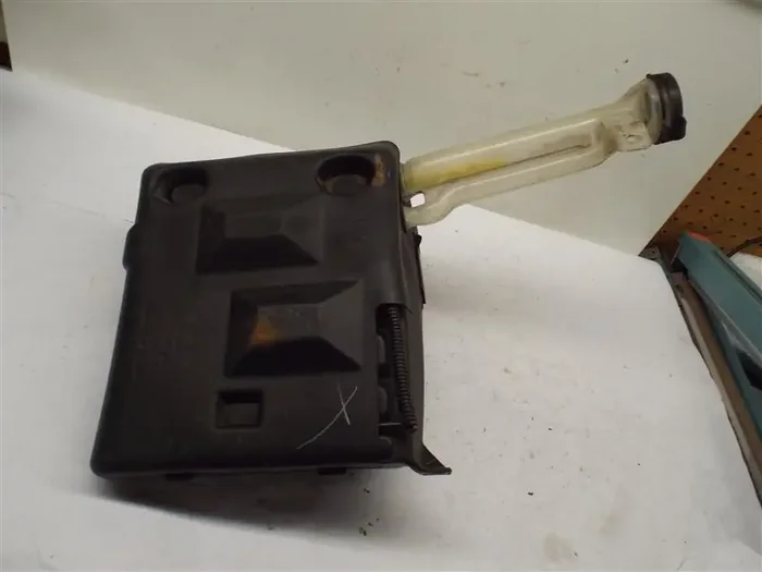 [INVENTORYCAR_YEAR_MAKE_MODEL] WINDSHIELD WASHER FLUID RESERVOIR BOTTLE – MRK209879