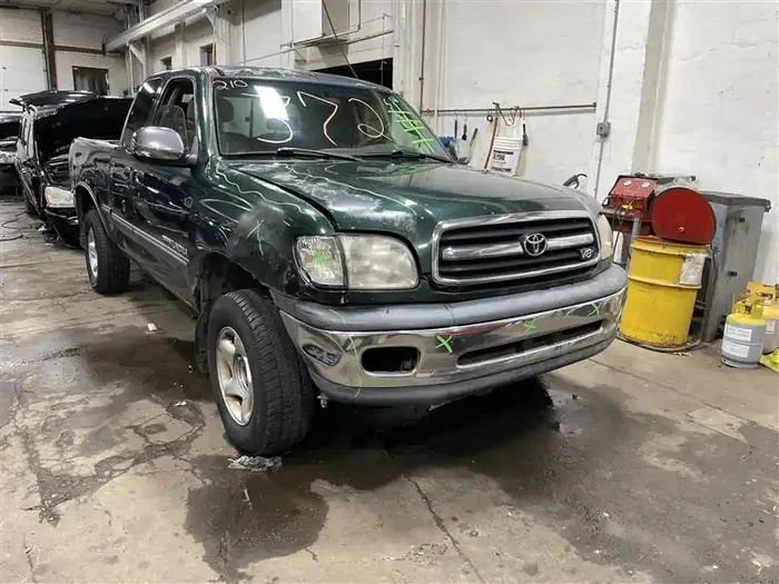 RADIATOR CORE SUPPORT Toyota Tundra 00 01 02 03 04 – 1099367