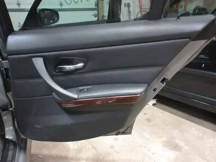REAR INTERIOR DOOR TRIM PANEL BMW 328i 2011 11 – 1068650