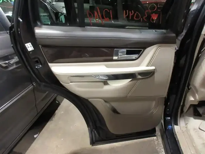 REAR INTERIOR DOOR TRIM PANEL Range Rover Sport 2010 10 – 1064755