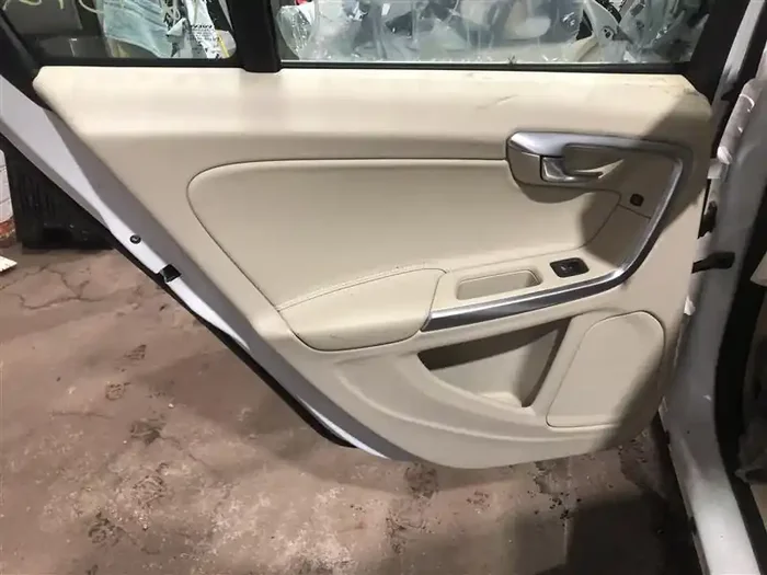 REAR INTERIOR DOOR TRIM PANEL Volvo S60 2015 15 – 1073112
