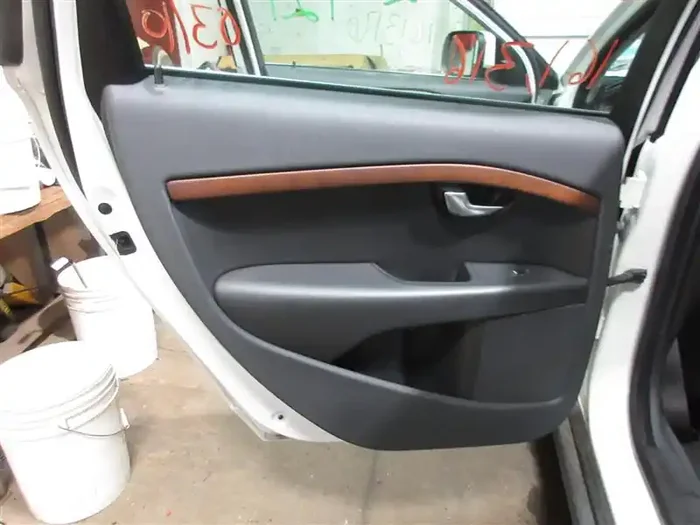 REAR INTERIOR DOOR TRIM PANEL Volvo XC70 2010 10 – 1071239