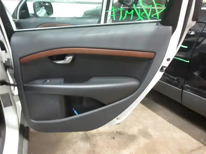 REAR INTERIOR DOOR TRIM PANEL Volvo XC70 2010 10 – 1071259