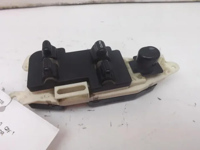 Window Switch Dodge Stratus 2000 – MRK129060