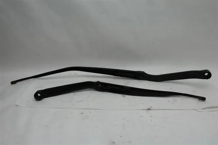 WIPER ARMS PAIR G37 2011 11 – 1084452